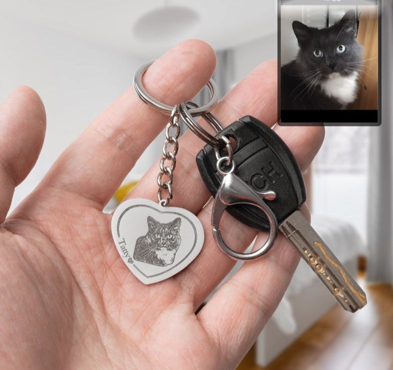 Silhouette cat heart keyring